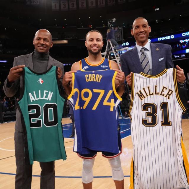 体育平台-库里纪录夜勇士状态回升 他们将再次不可阻挡?