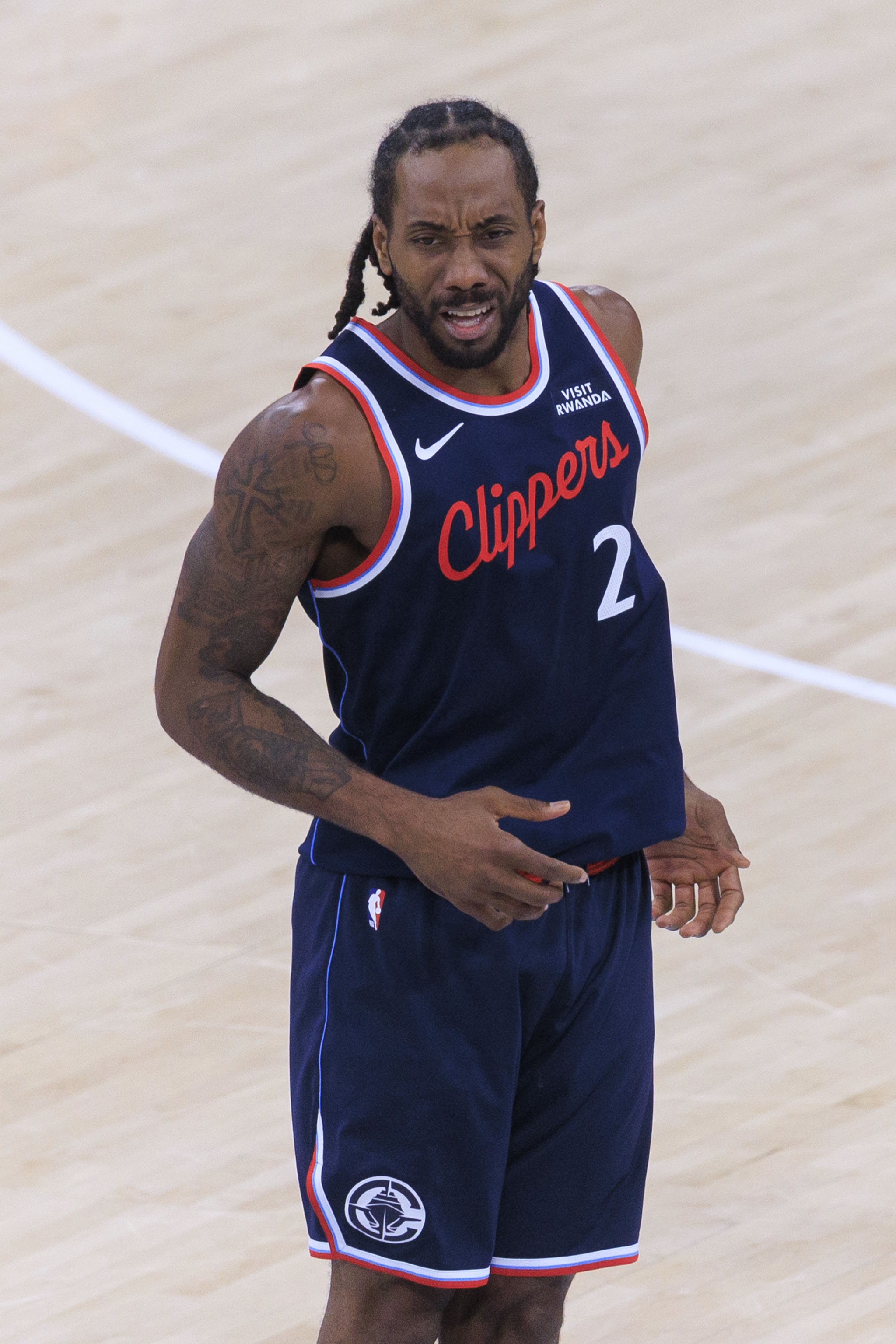 APP下载-无解进攻！伦纳德背转身翻身跳投&amp;暴扣个人连续得分