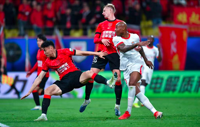 体育平台-1-0！中场核心角球破门一剑封喉 上赛季第3两连胜领跑中超|罗慕洛|成都|牟鹏飞|韦世豪|杨明洋_新浪体育_新浪新闻